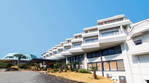Facility image of Wan Wan Paradise Izukogen(former : Izu-Kogen Wan Wan Paradise Hotel & Cottage)